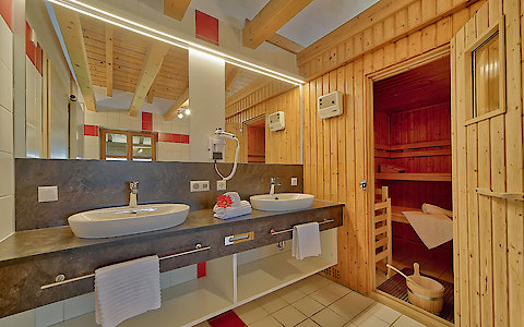 Badezimmer im Ferienhaus HOAMAT in Zachenberg